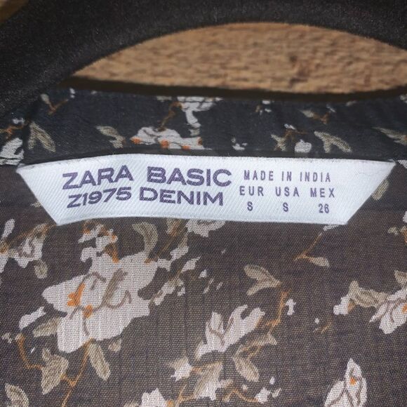 Zara Basic Navy floral‎ top w/ ruffles, size small - Picture 5 of 8